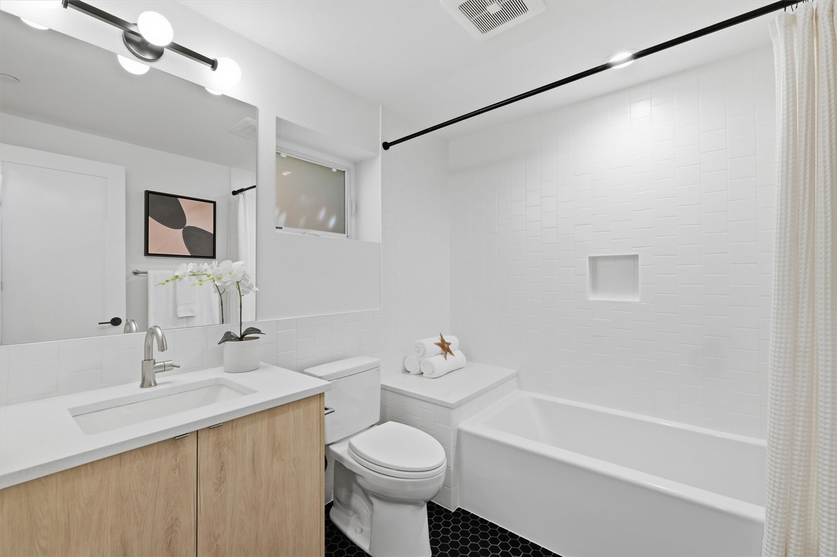 2011 Dexter Avenue A Property Photo 21