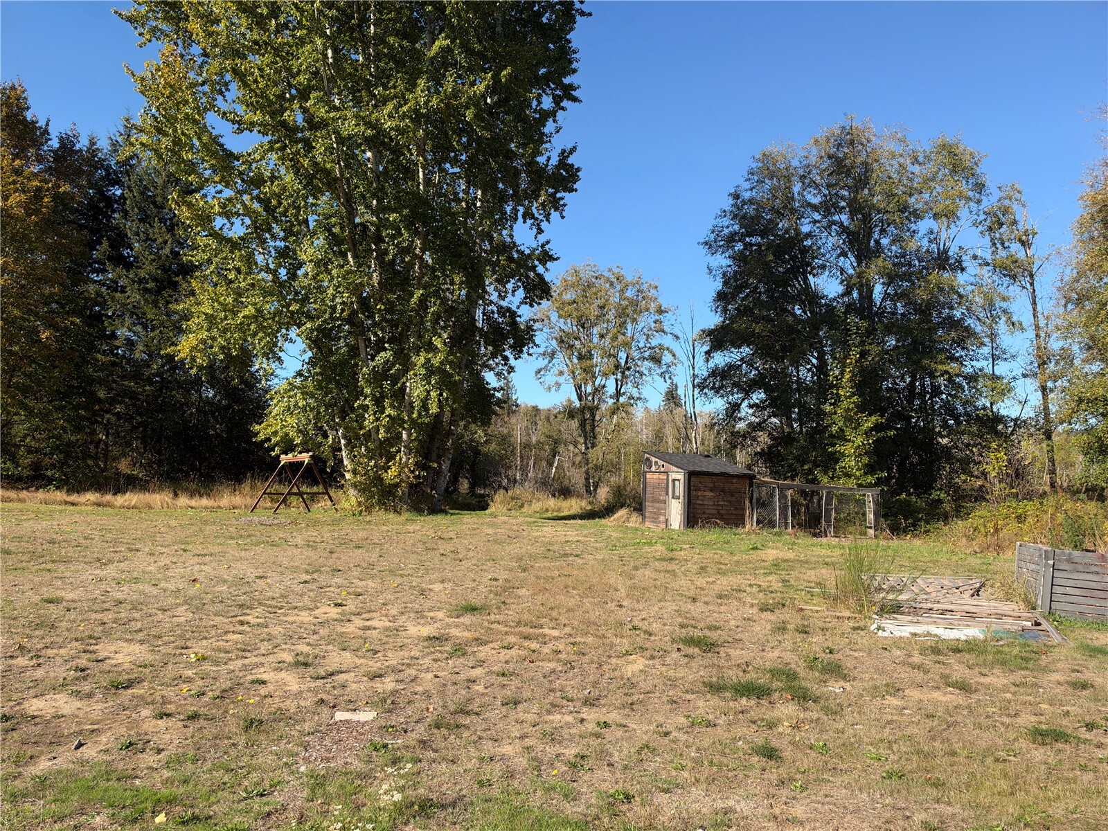 6137 Kirsop Road Property Photo 4