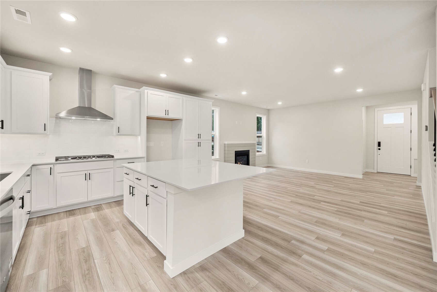 3911 Flat Top Drive Property Photo 13