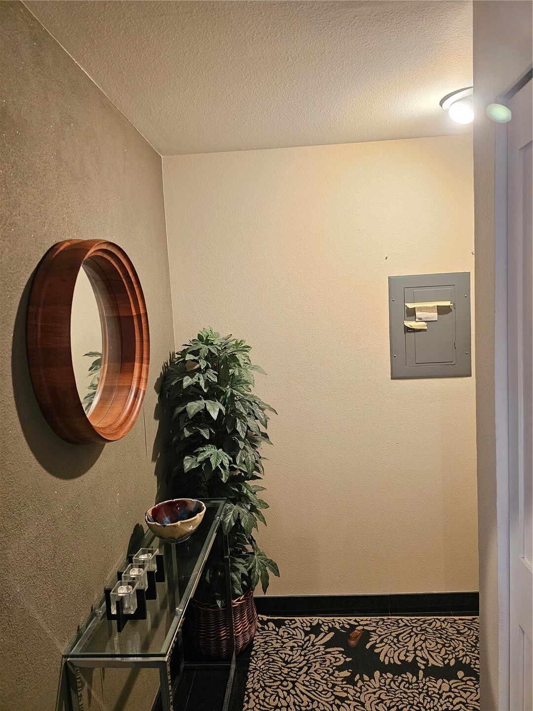 530 Melrose Avenue 501 Property Photo 4