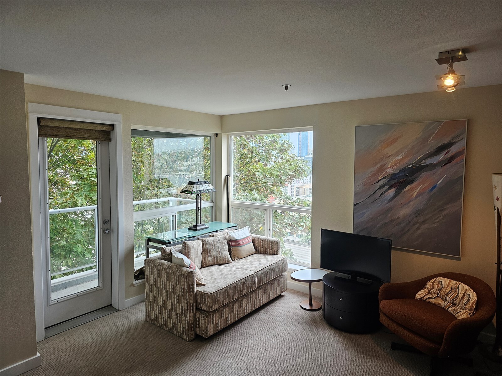 530 Melrose Avenue 501 Property Photo 5