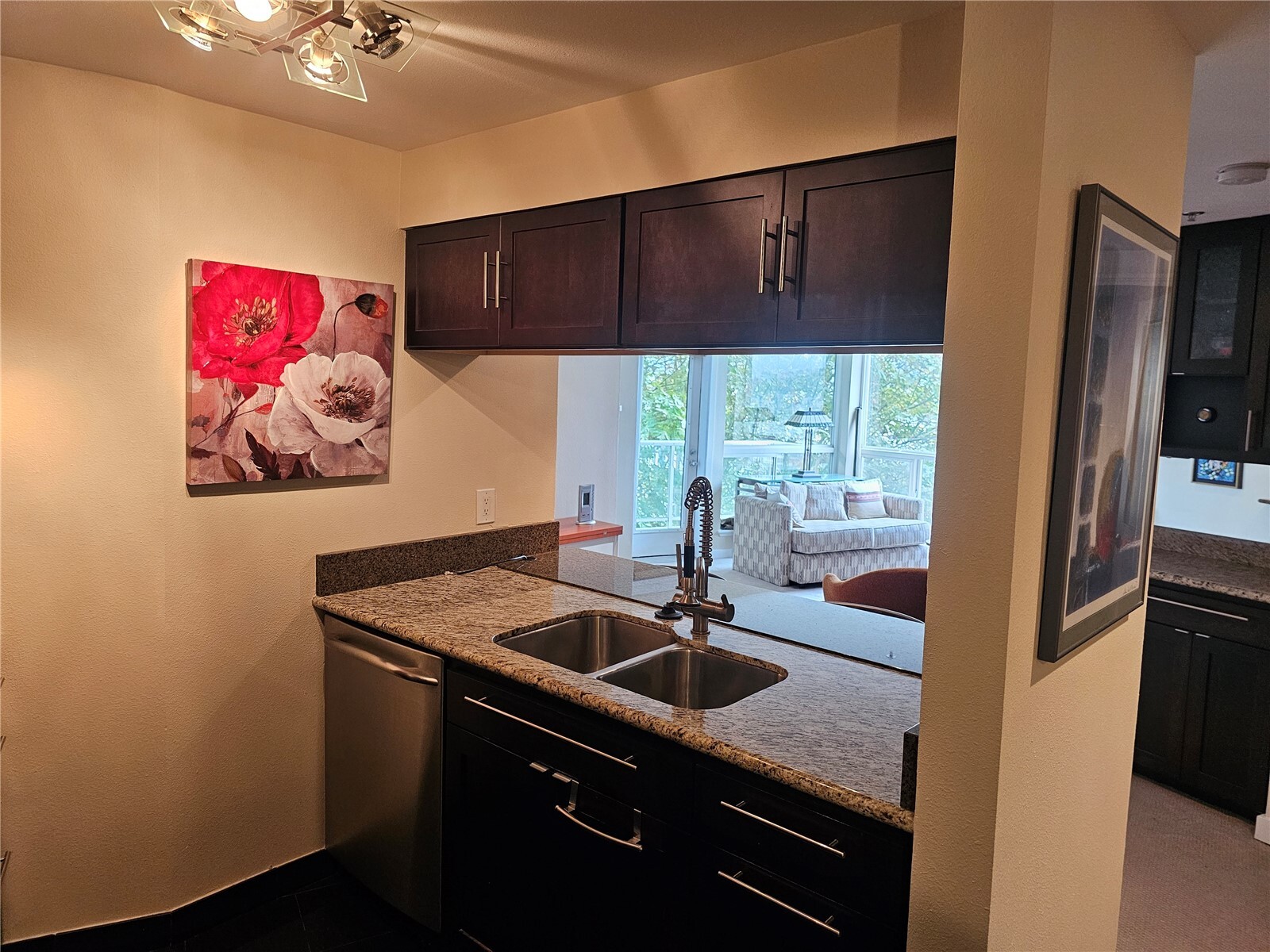 530 Melrose Avenue 501 Property Photo 8