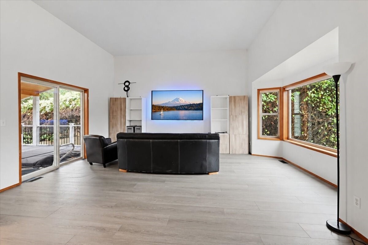 11048 Lotus Place Property Photo 2