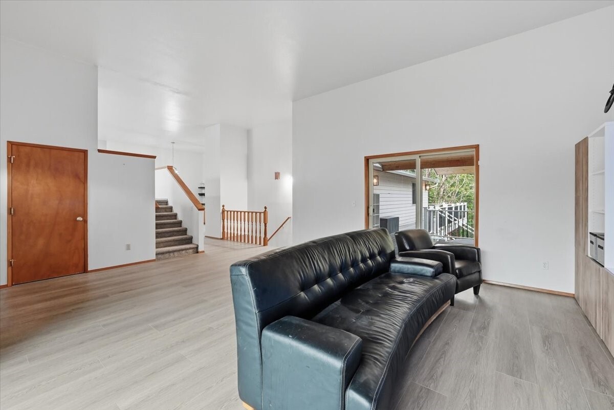 11048 Lotus Place Property Photo 3