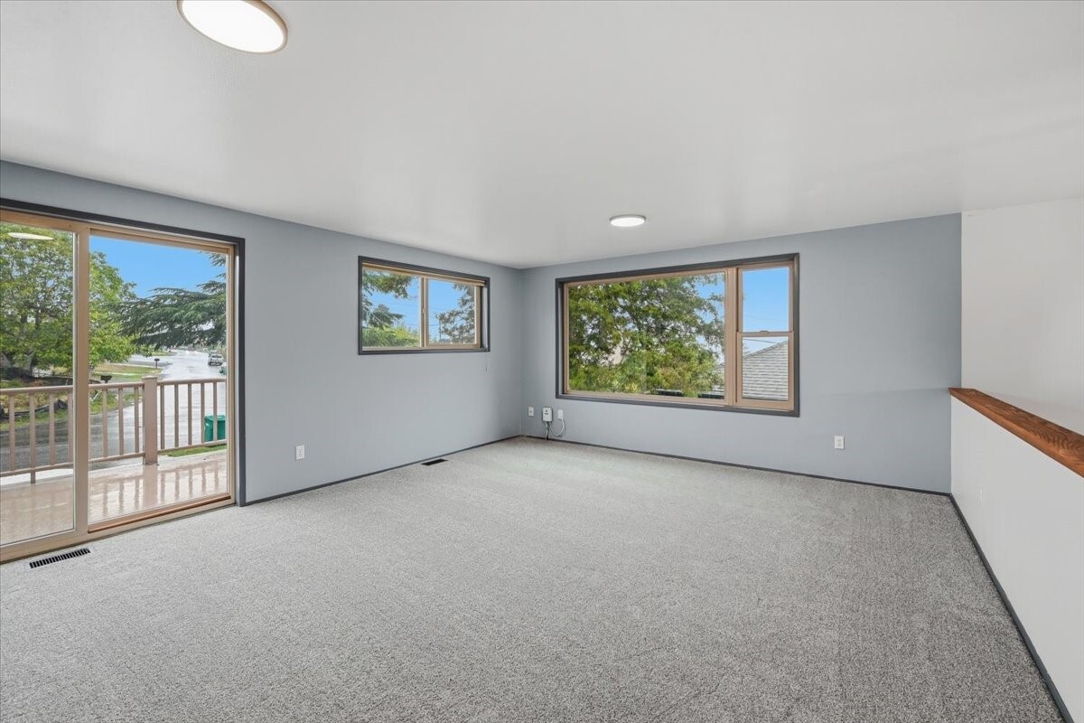 11048 Lotus Place Property Photo 4