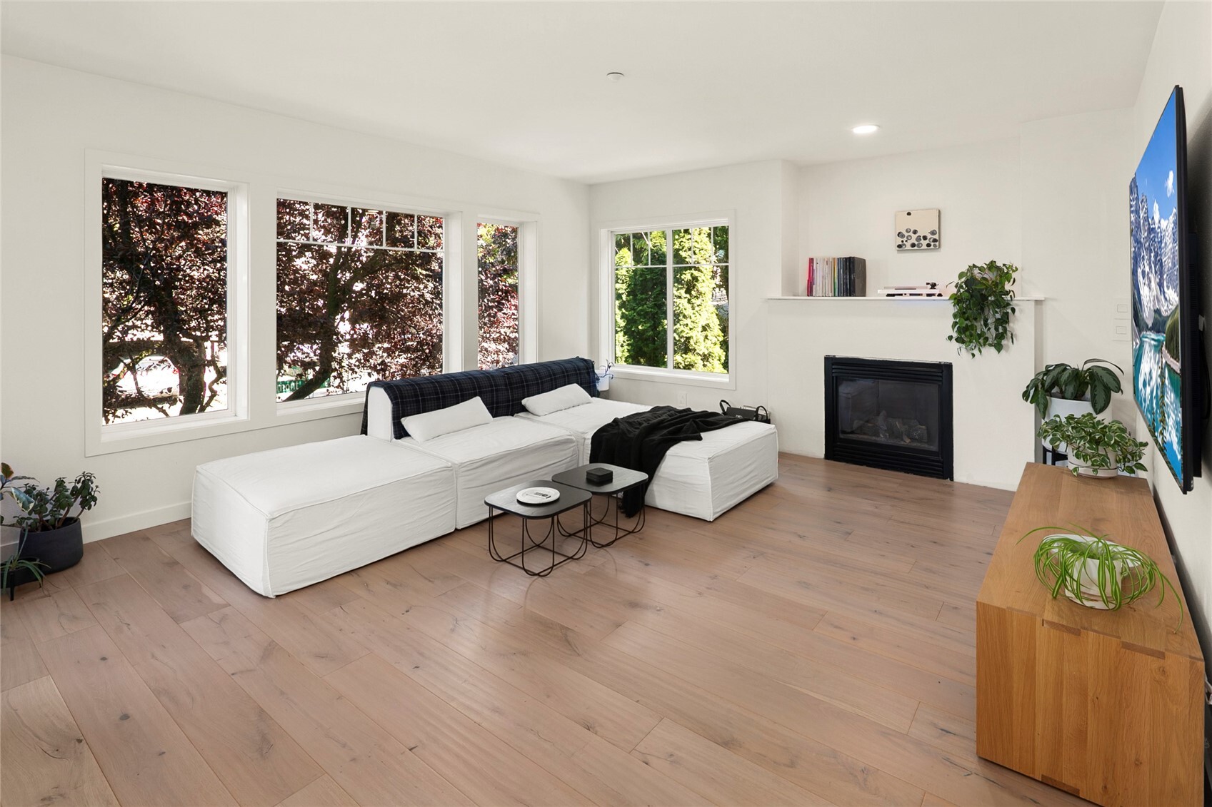 1029 Belmont Avenue 305 Property Photo 3