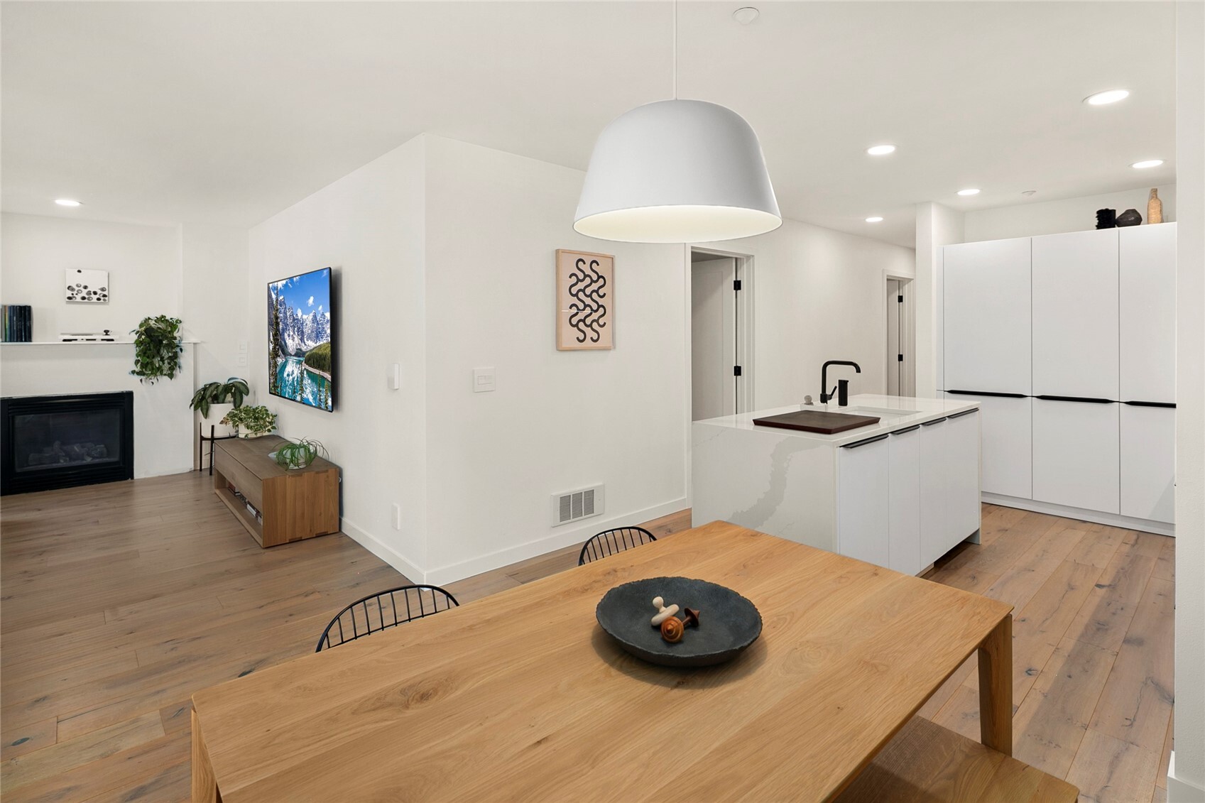 1029 Belmont Avenue 305 Property Photo 7