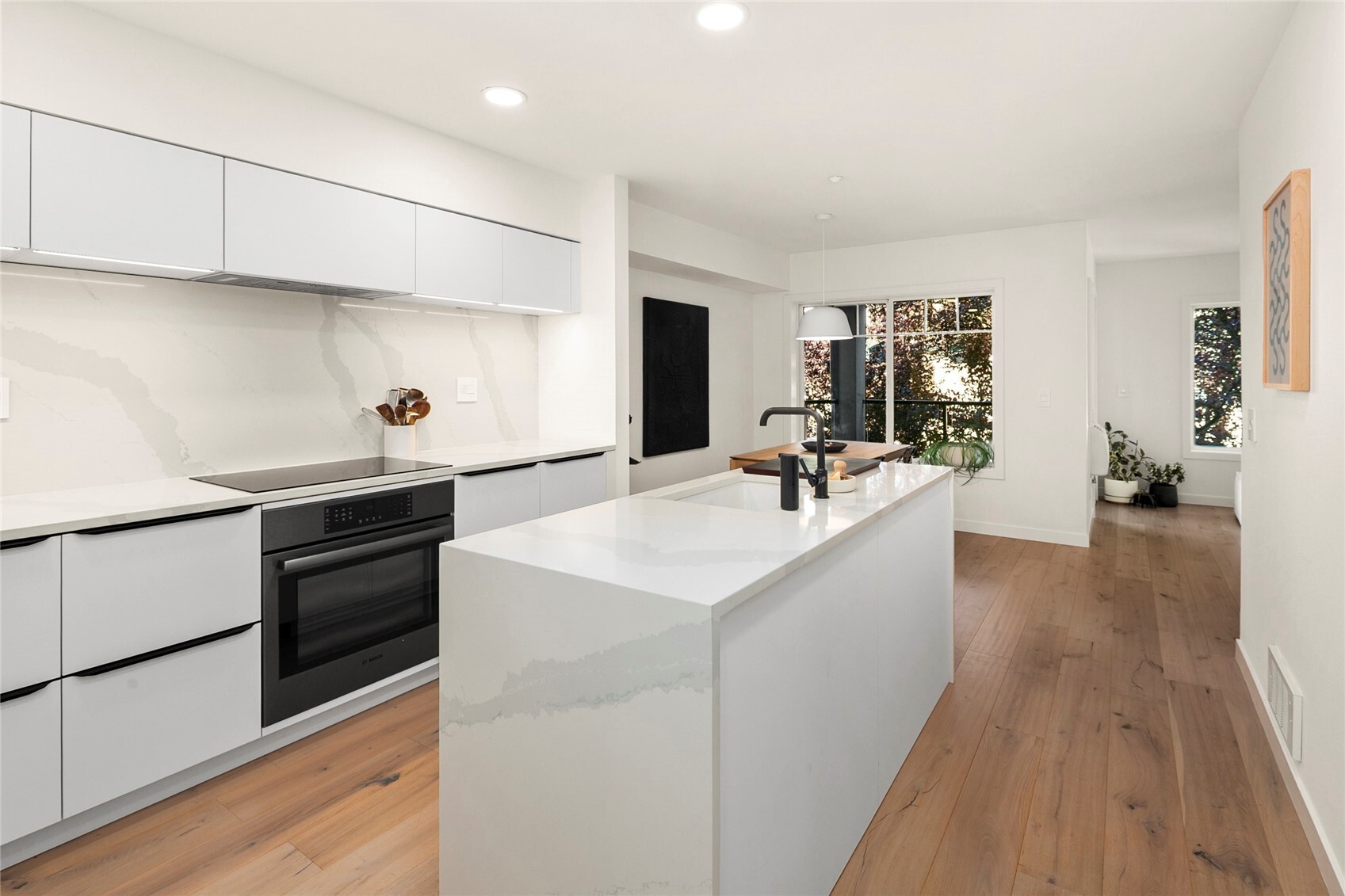 1029 Belmont Avenue 305 Property Photo 10