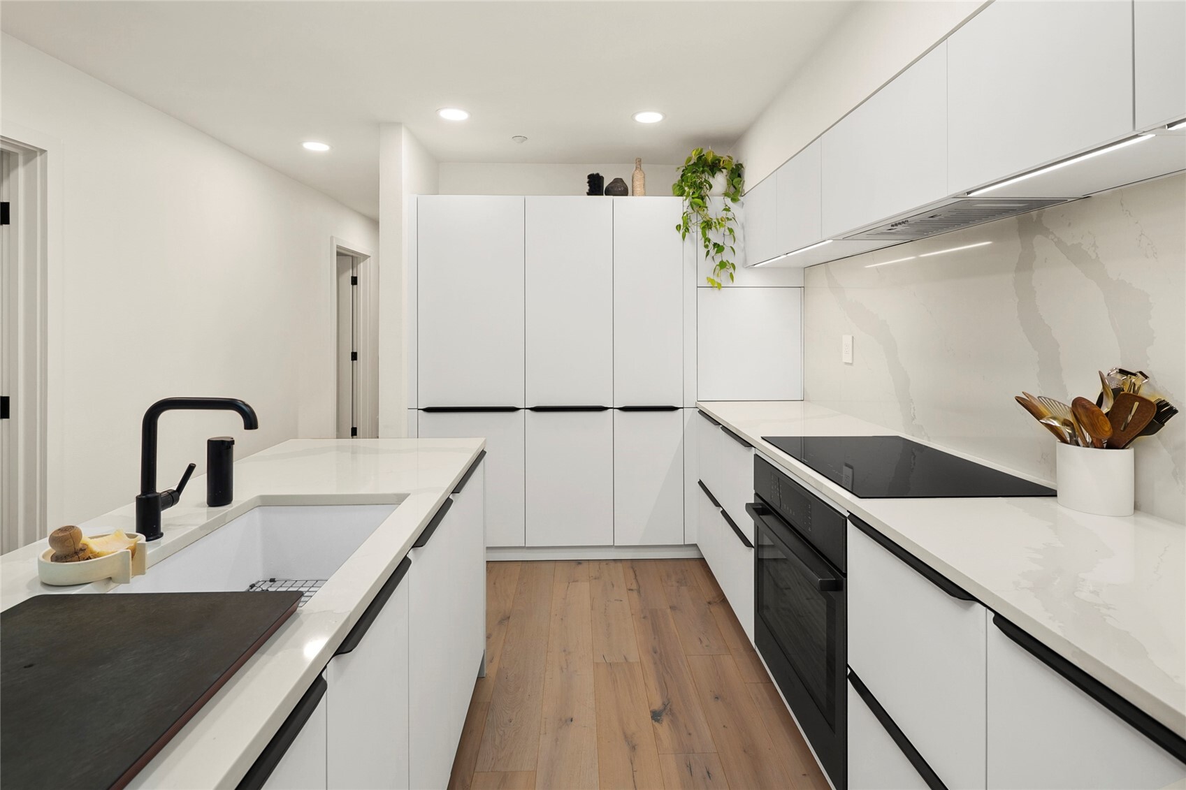 1029 Belmont Avenue 305 Property Photo 12