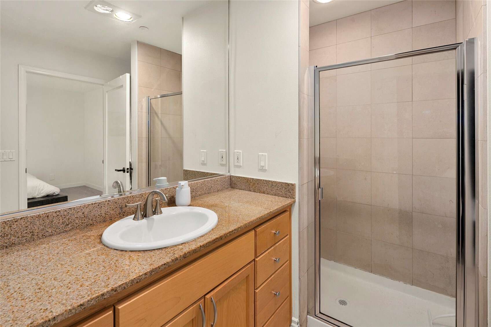 1029 Belmont Avenue 305 Property Photo 15