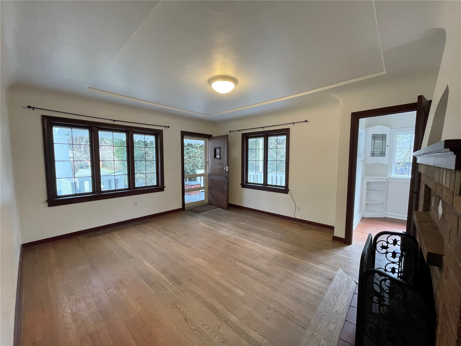 735 N 188th Street Property Photo 3