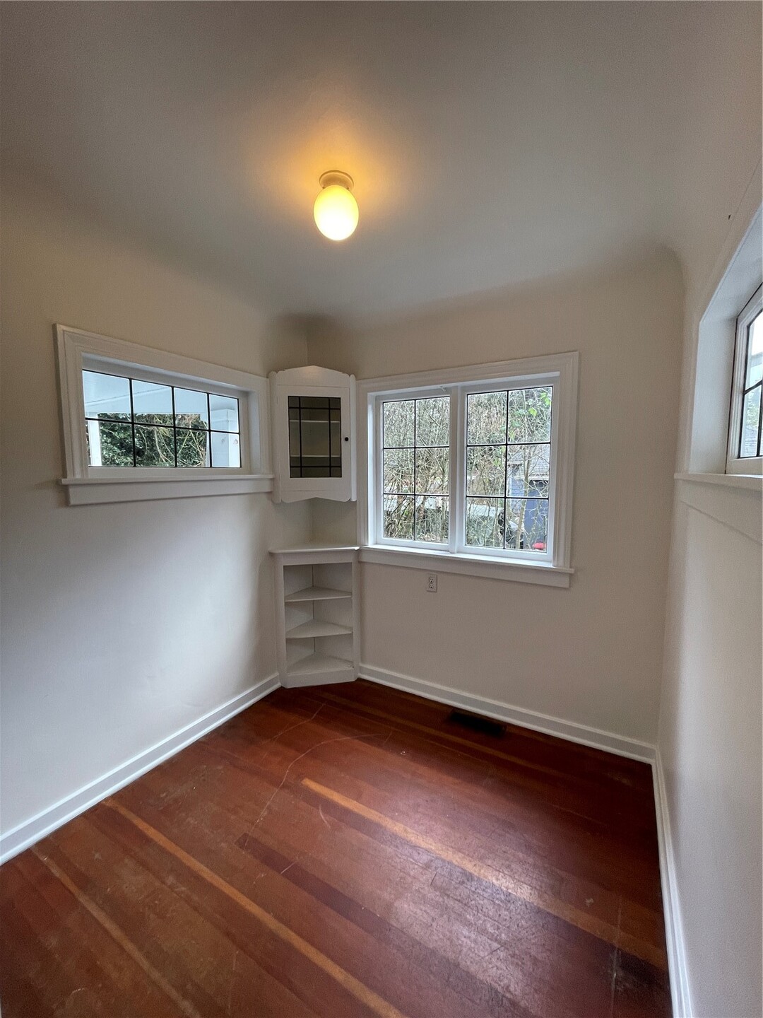 735 N 188th Street Property Photo 6