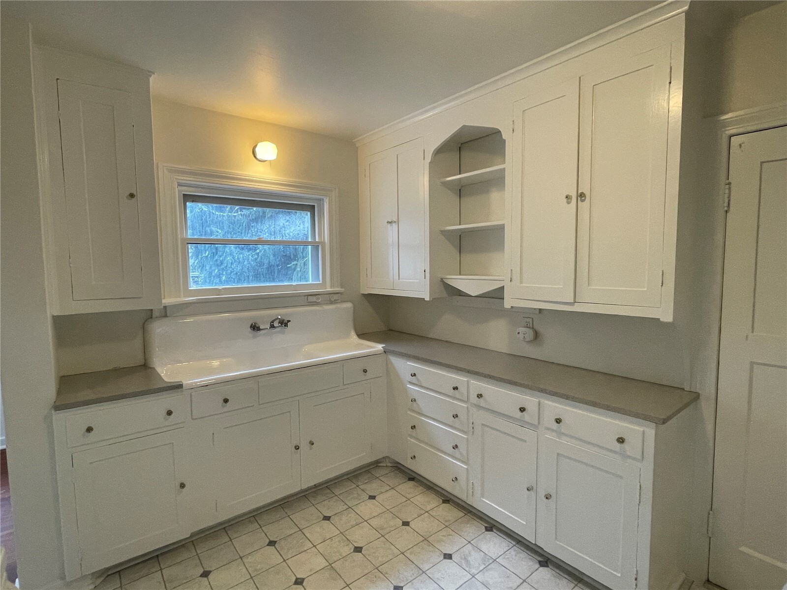 735 N 188th Street Property Photo 7