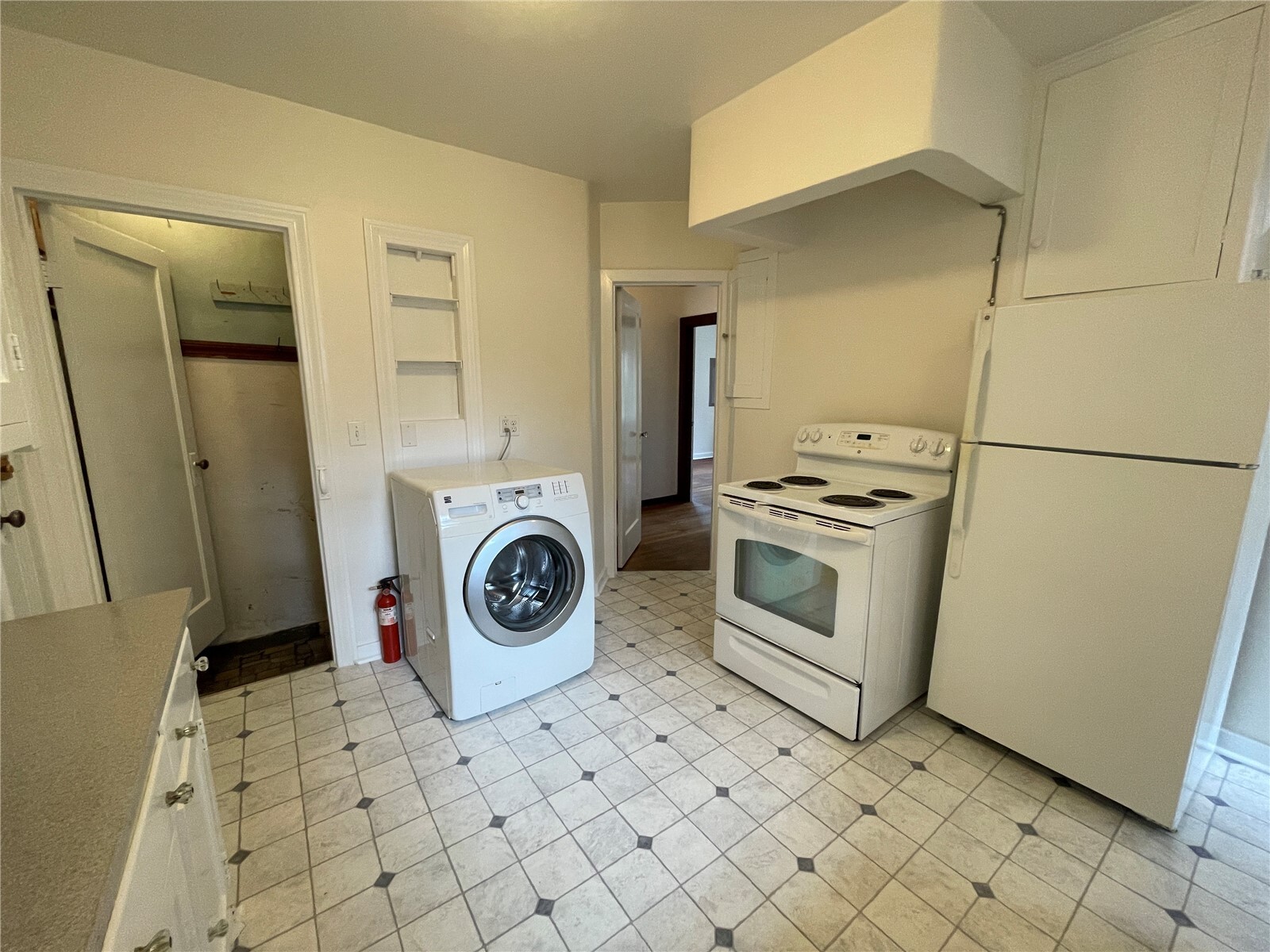 735 N 188th Street Property Photo 8