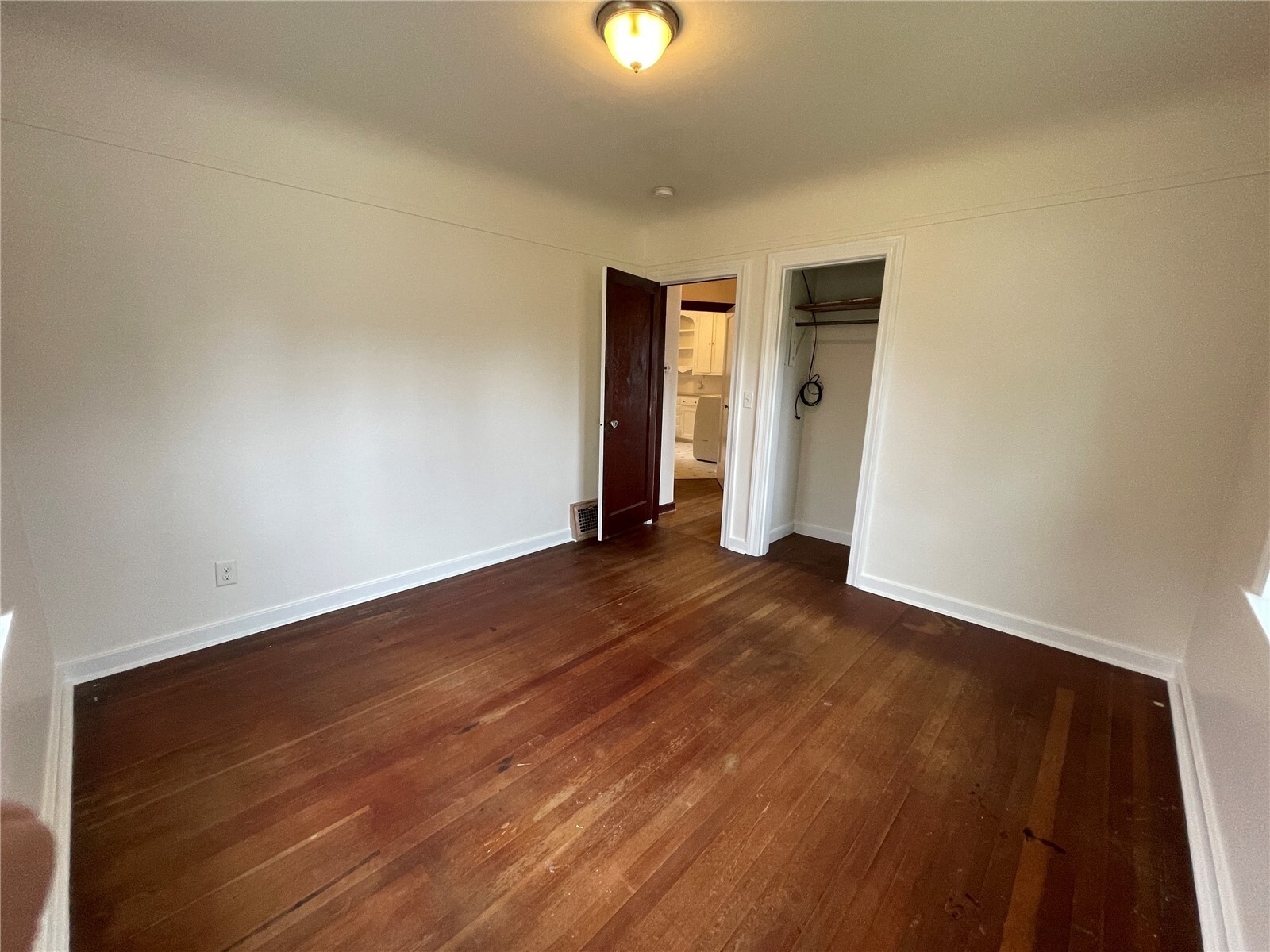 735 N 188th Street Property Photo 10