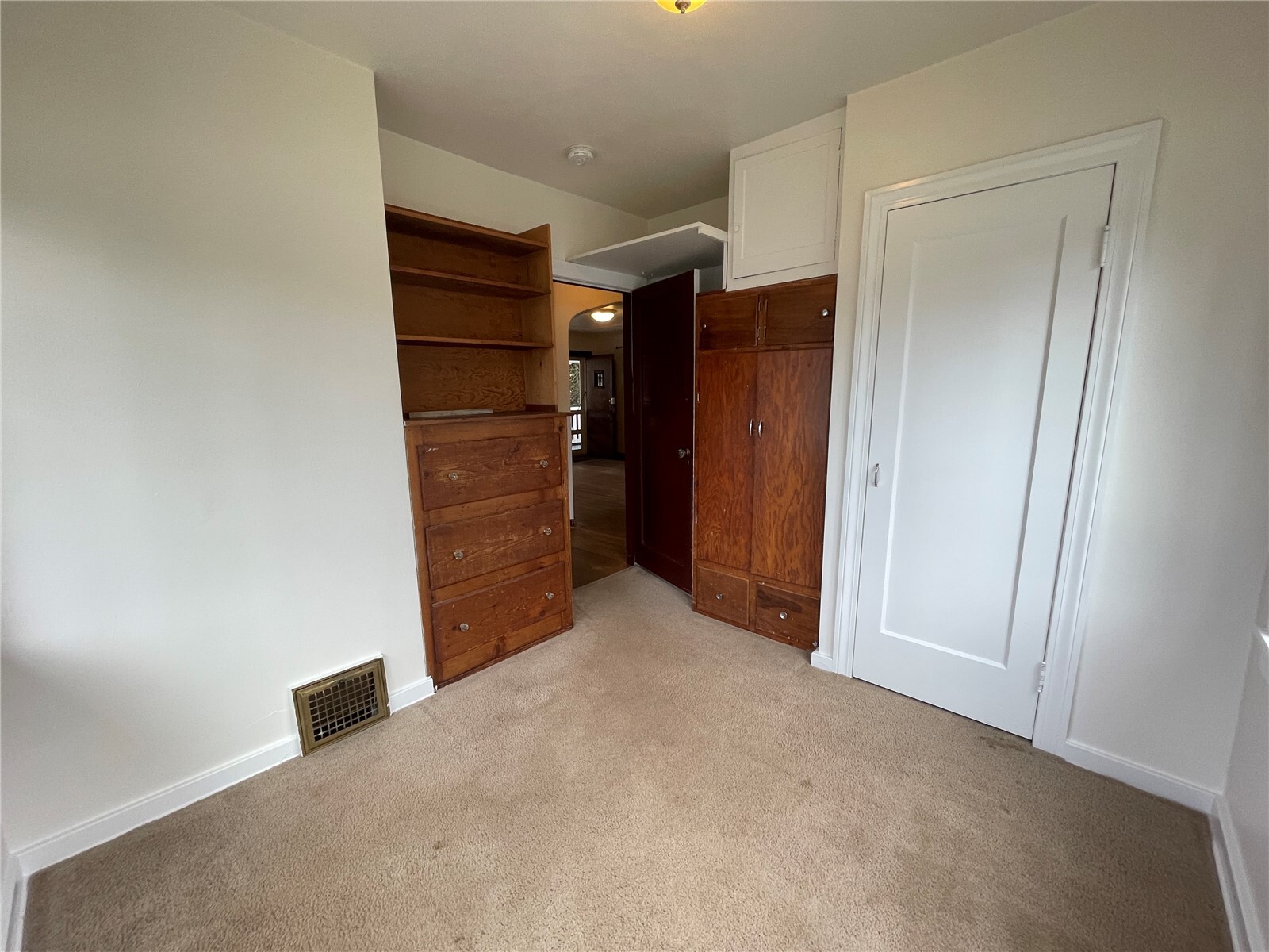 735 N 188th Street Property Photo 12