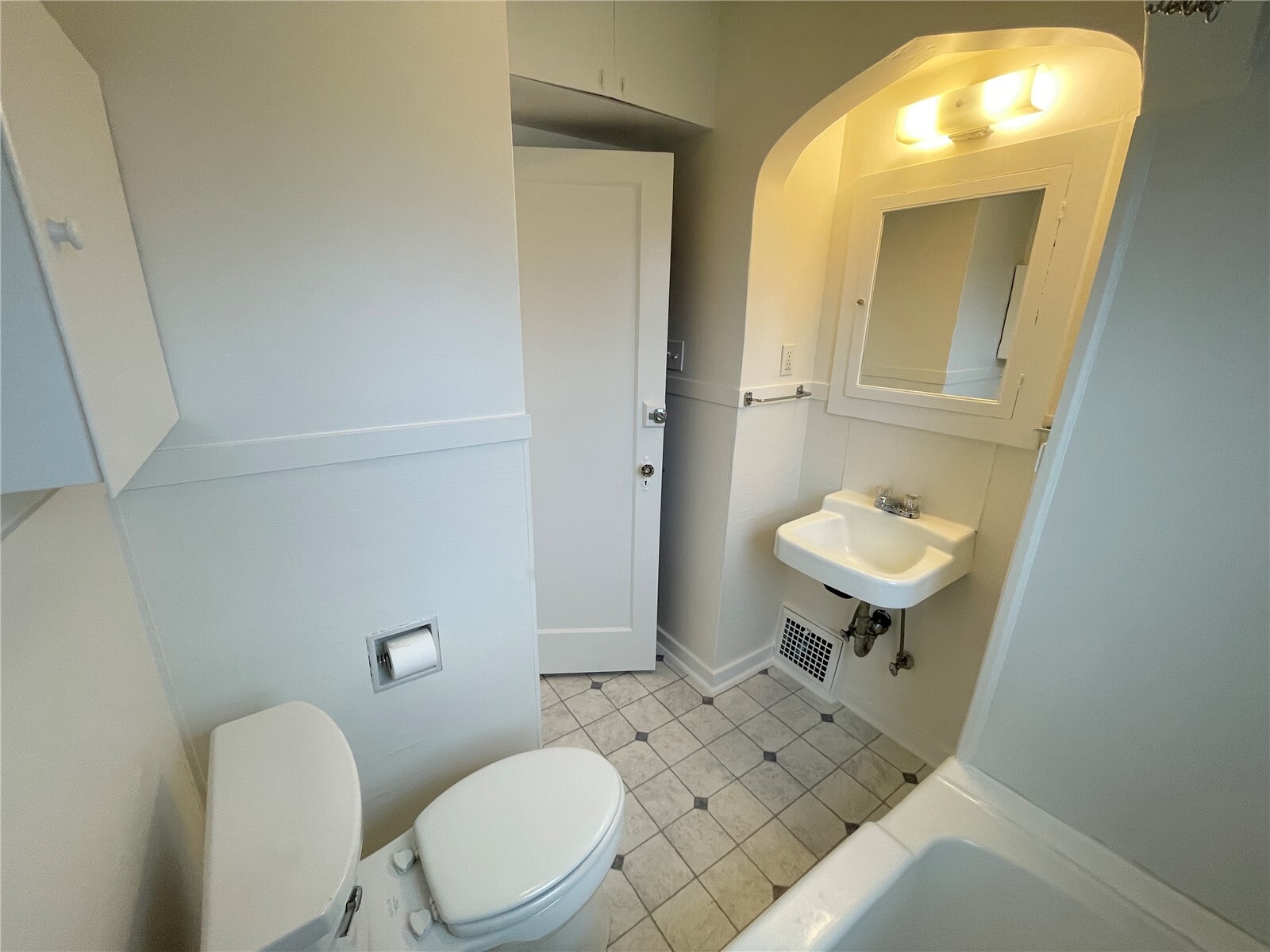 735 N 188th Street Property Photo 14