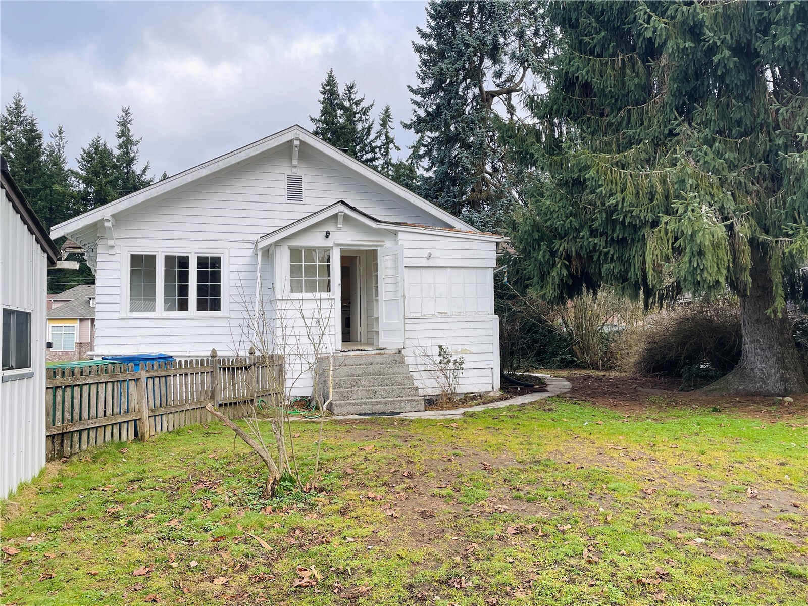735 N 188th Street Property Photo 18