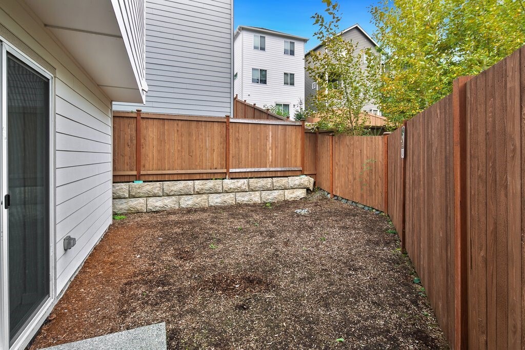 309 207th Place Property Photo 26