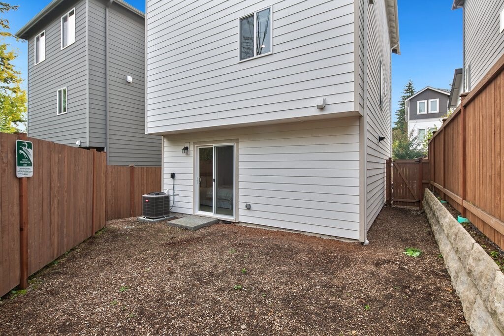 309 207th Place Property Photo 27