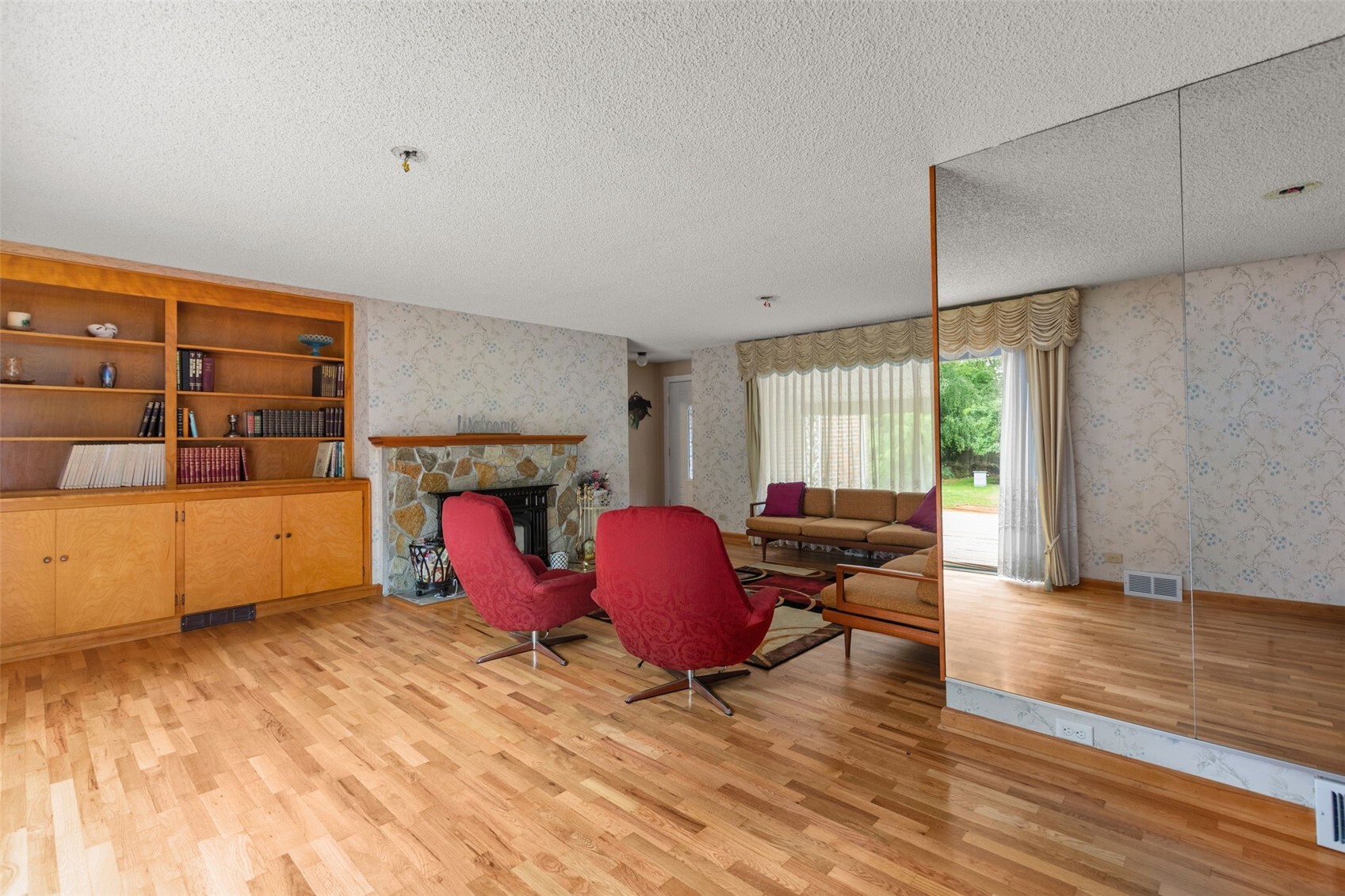 6353 School Street Property Photo 5