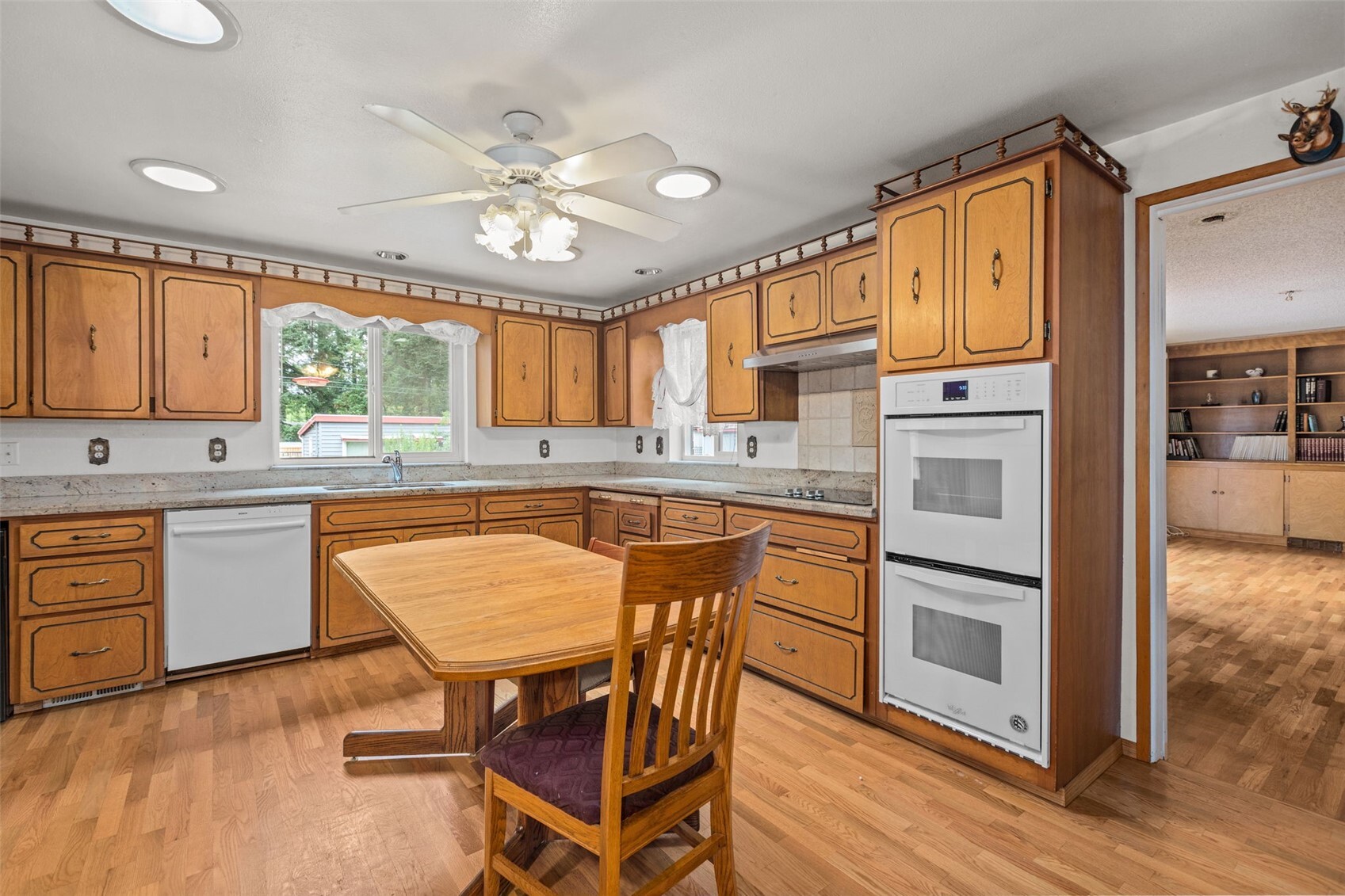 6353 School Street Property Photo 6