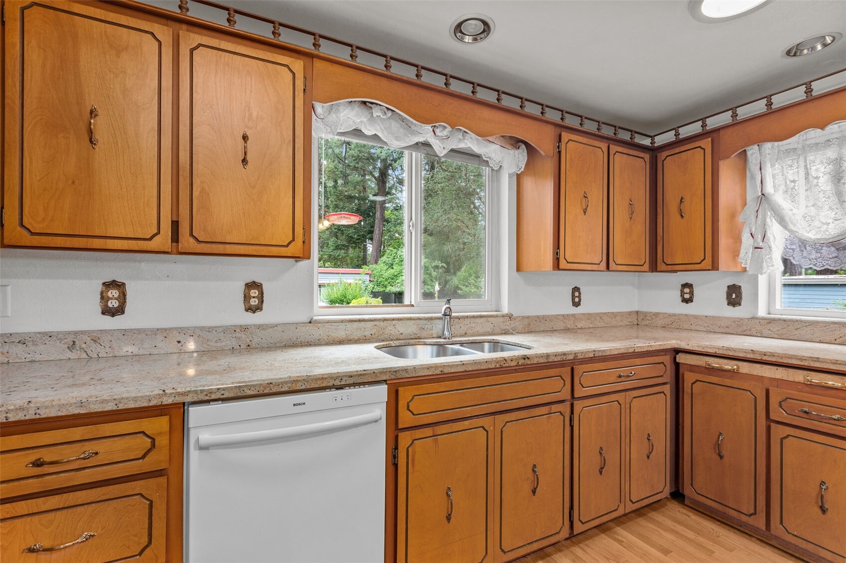 6353 School Street Property Photo 10