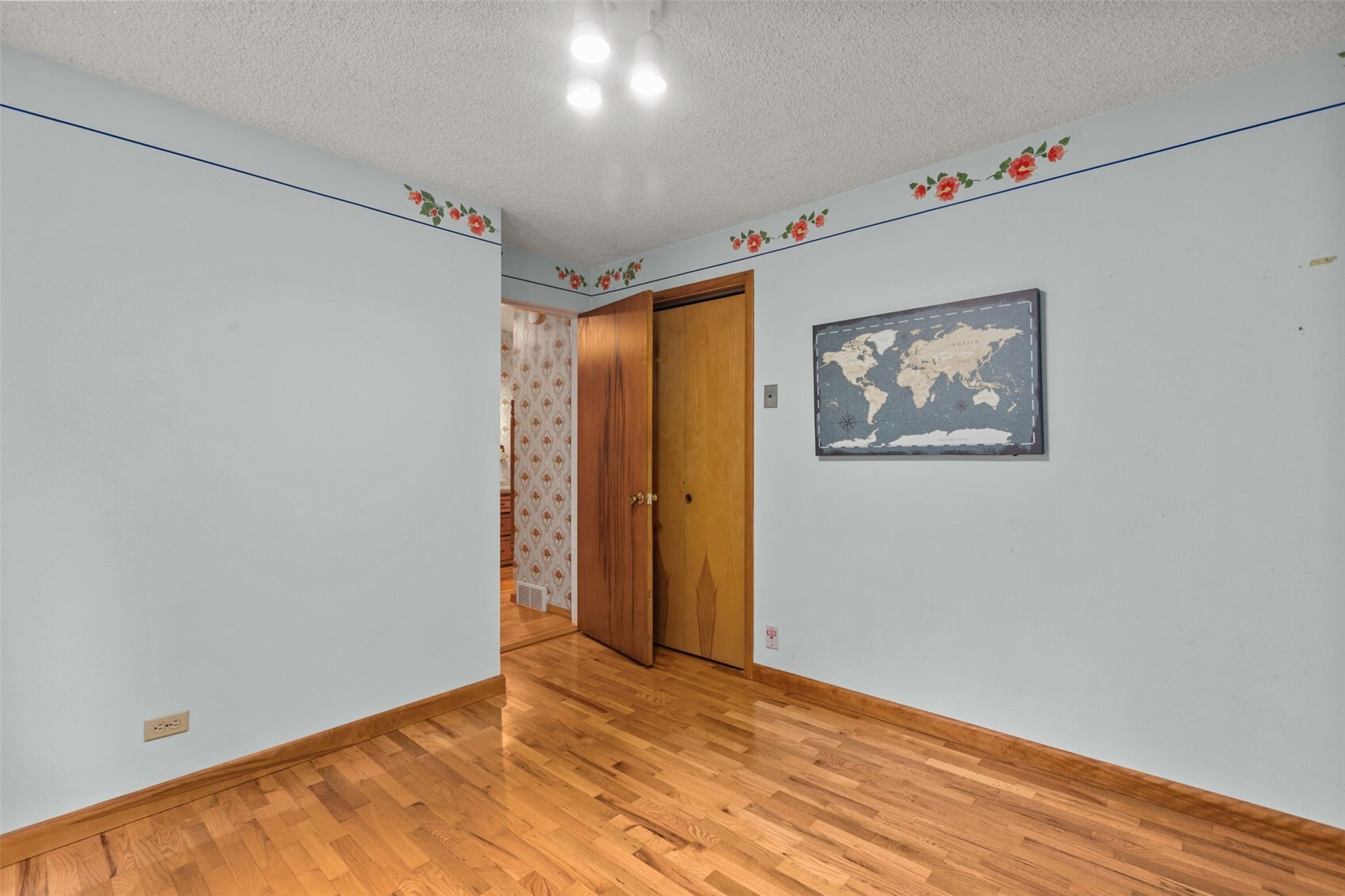 6353 School Street Property Photo 12