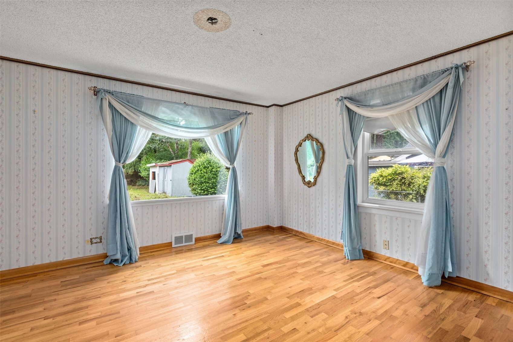 6353 School Street Property Photo 17