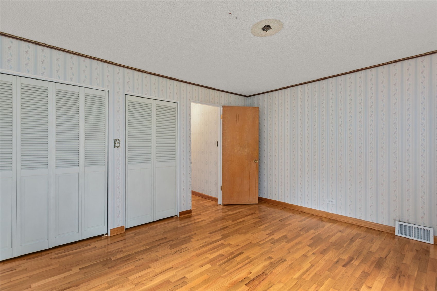 6353 School Street Property Photo 19