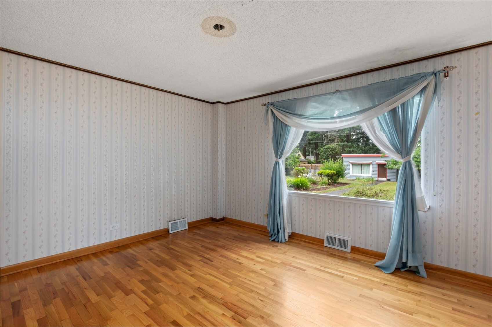6353 School Street Property Photo 20