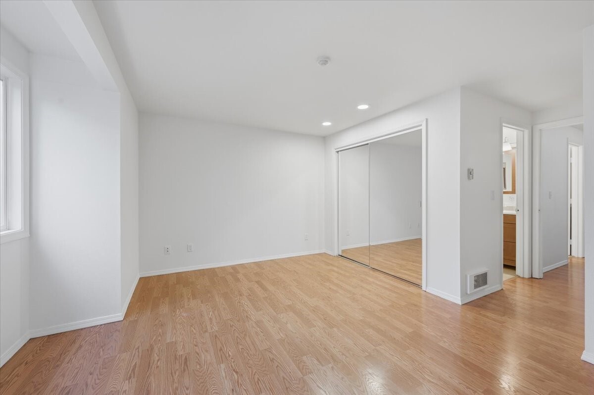 7031 210th Street B Property Photo 14