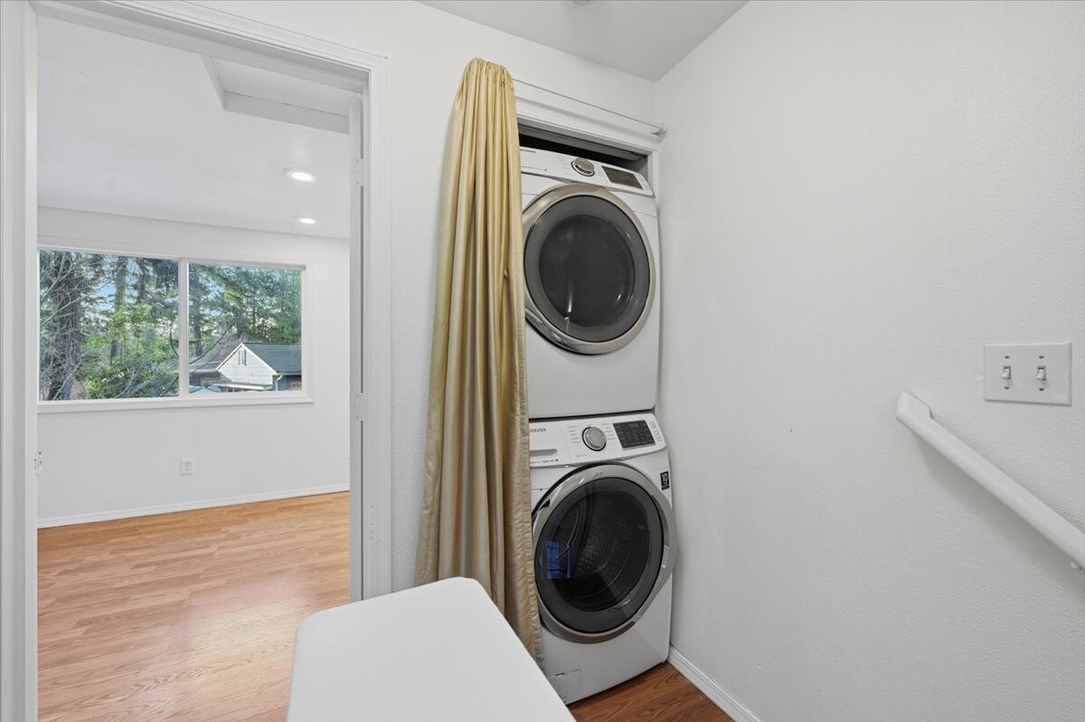 7031 210th Street B Property Photo 18