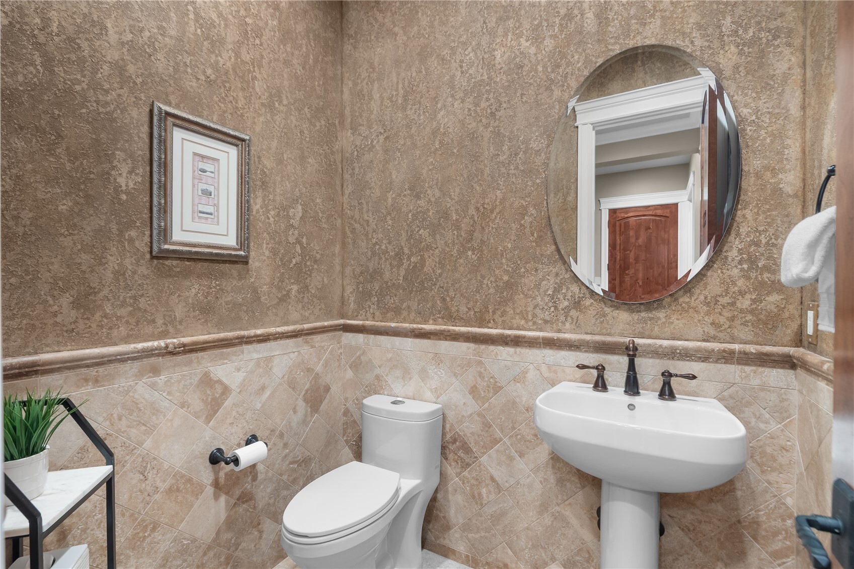 9647 39th Loop Property Photo 8