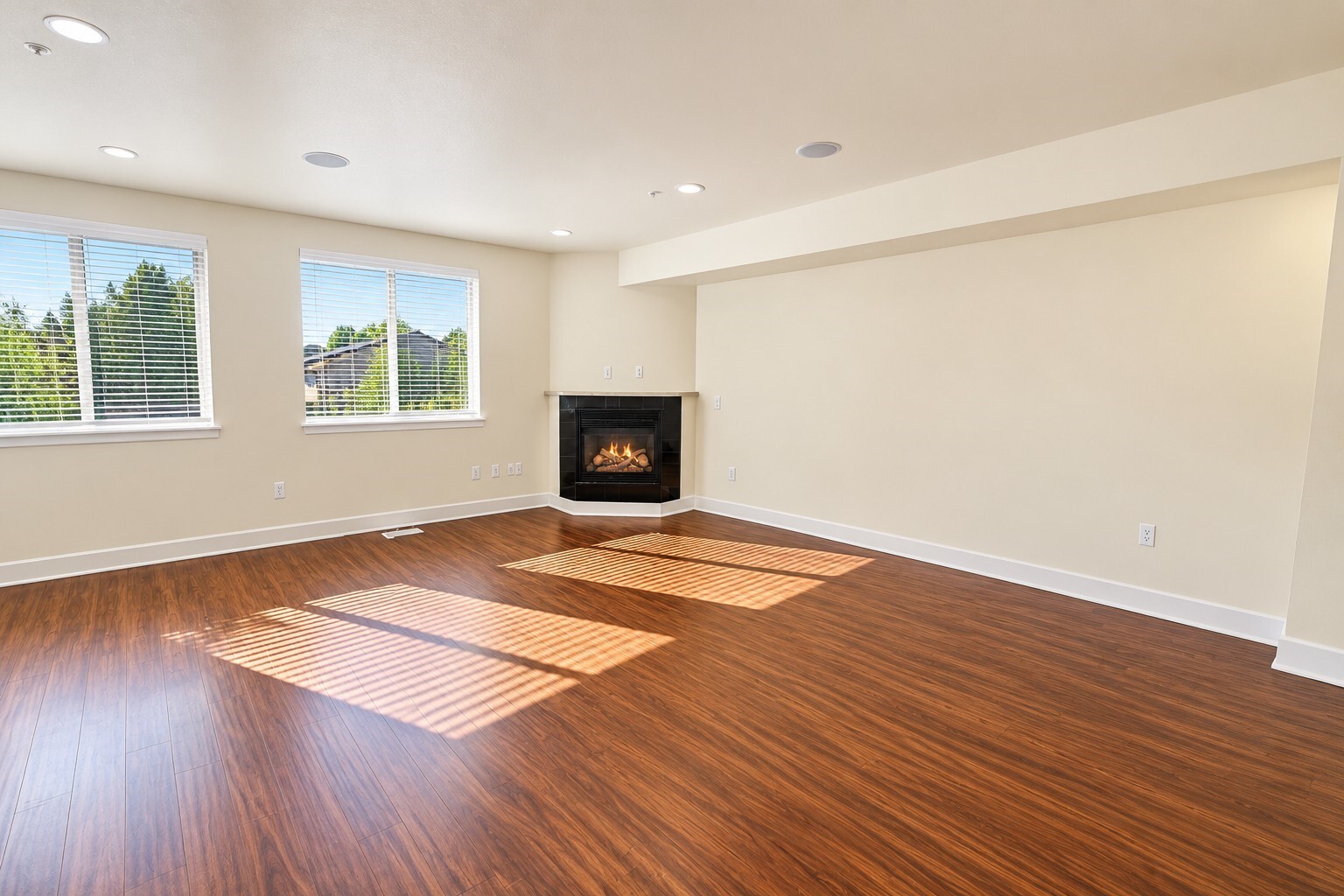 978 Edmonds Avenue F Property Photo 6