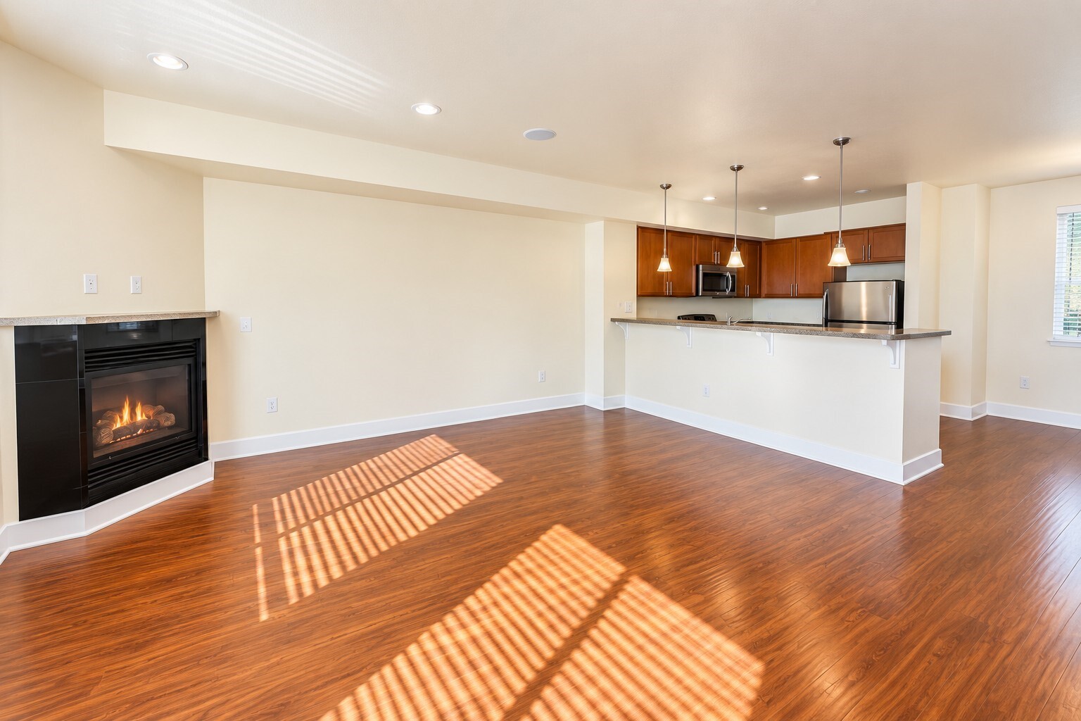 978 Edmonds Avenue F Property Photo 7