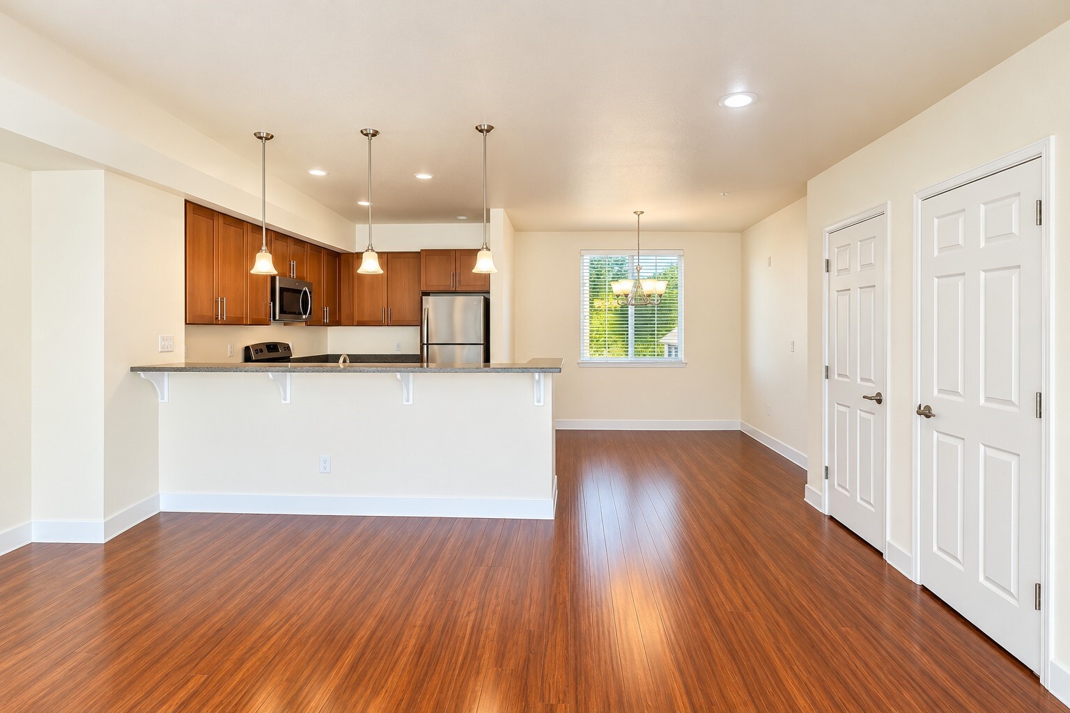 978 Edmonds Avenue F Property Photo 8