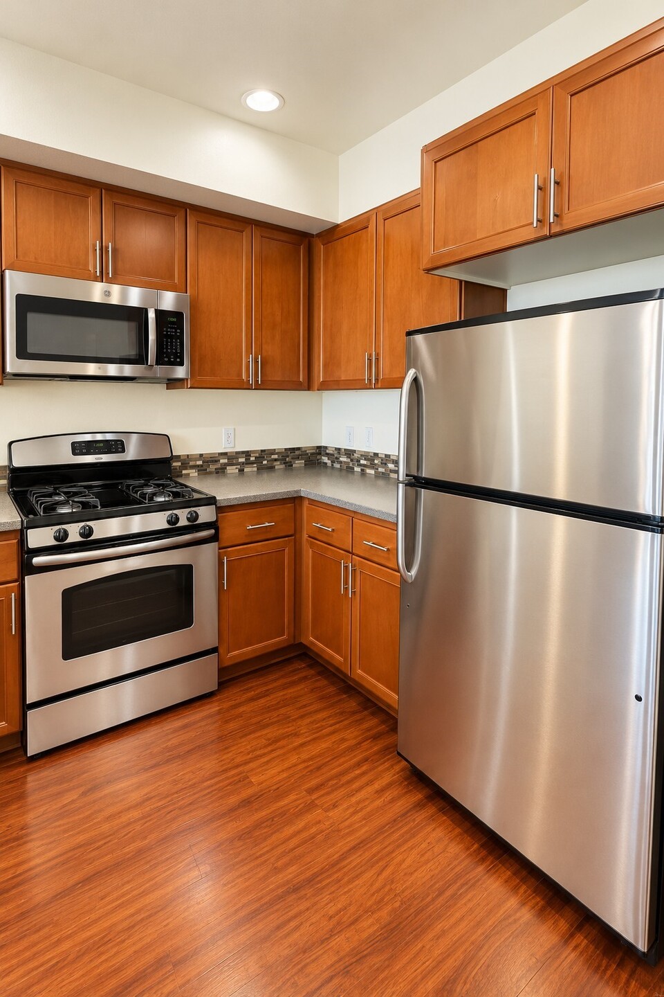978 Edmonds Avenue F Property Photo 10