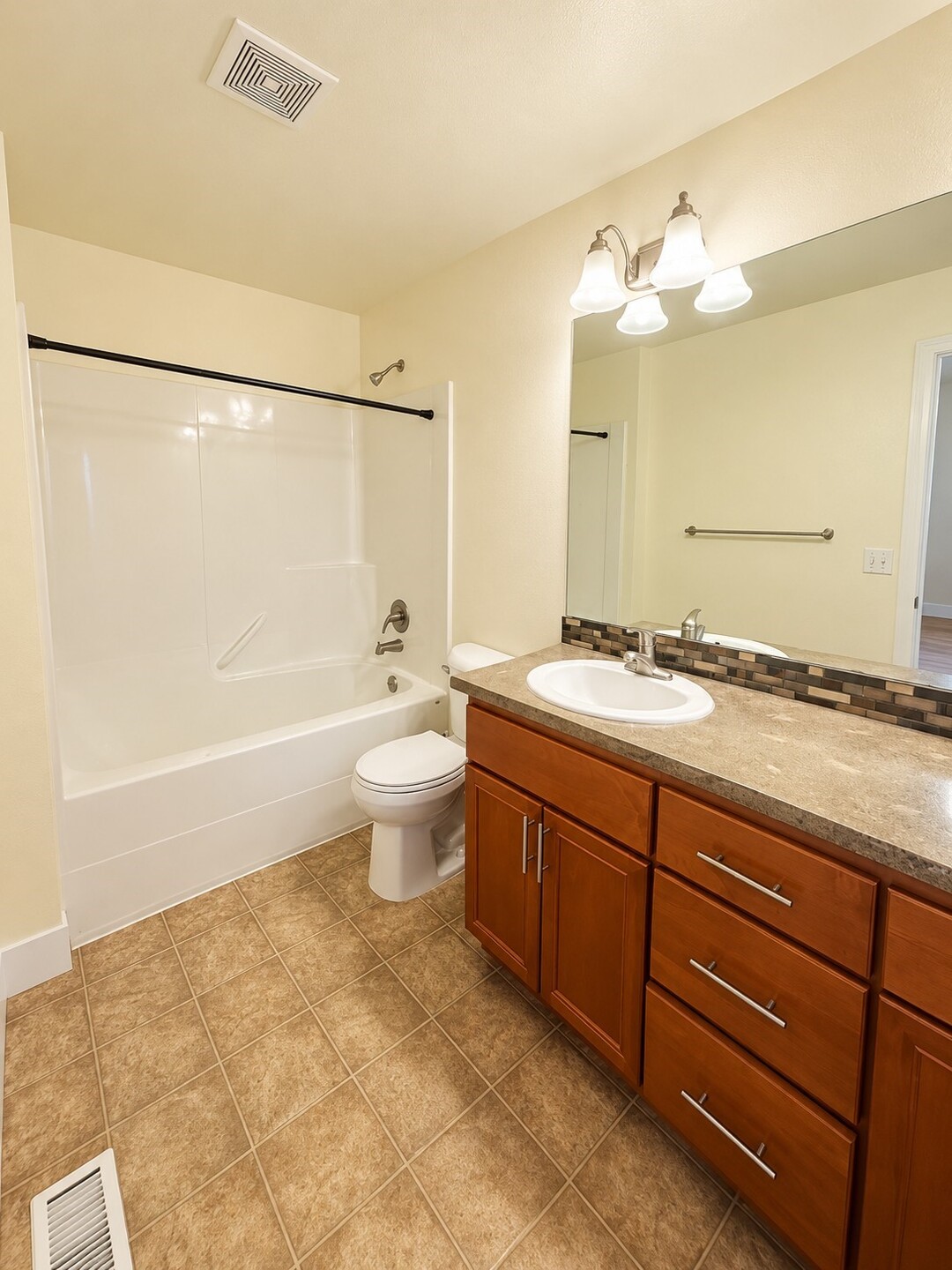 978 Edmonds Avenue F Property Photo 16