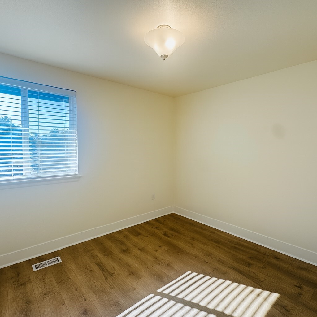 978 Edmonds Avenue F Property Photo 20