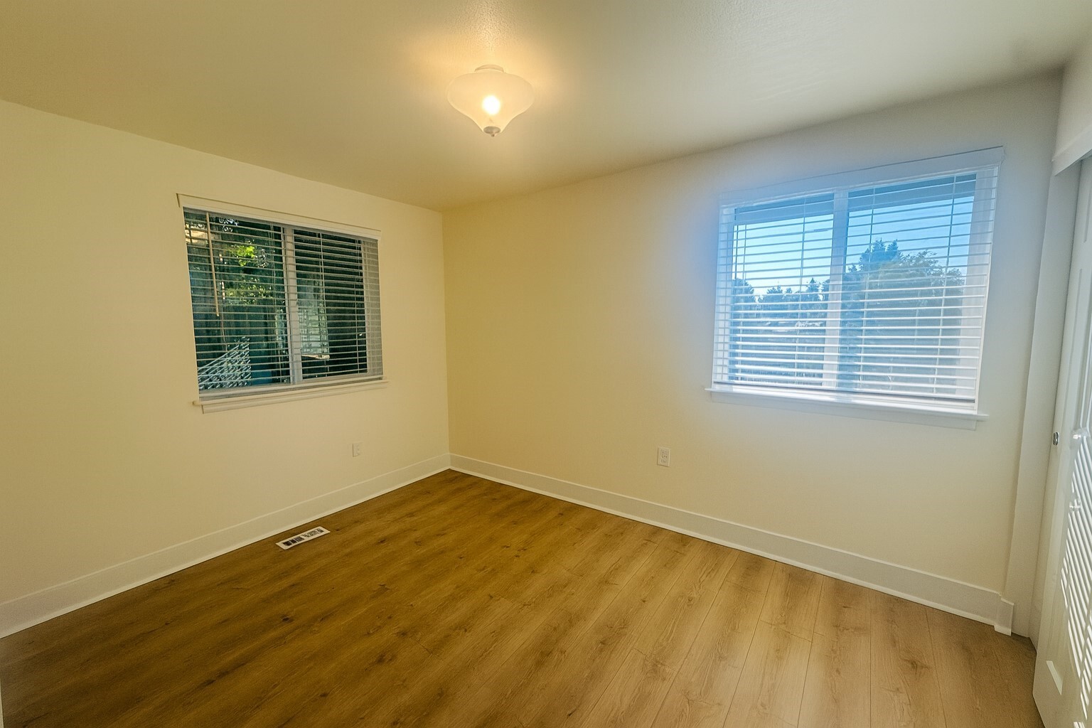978 Edmonds Avenue F Property Photo 21