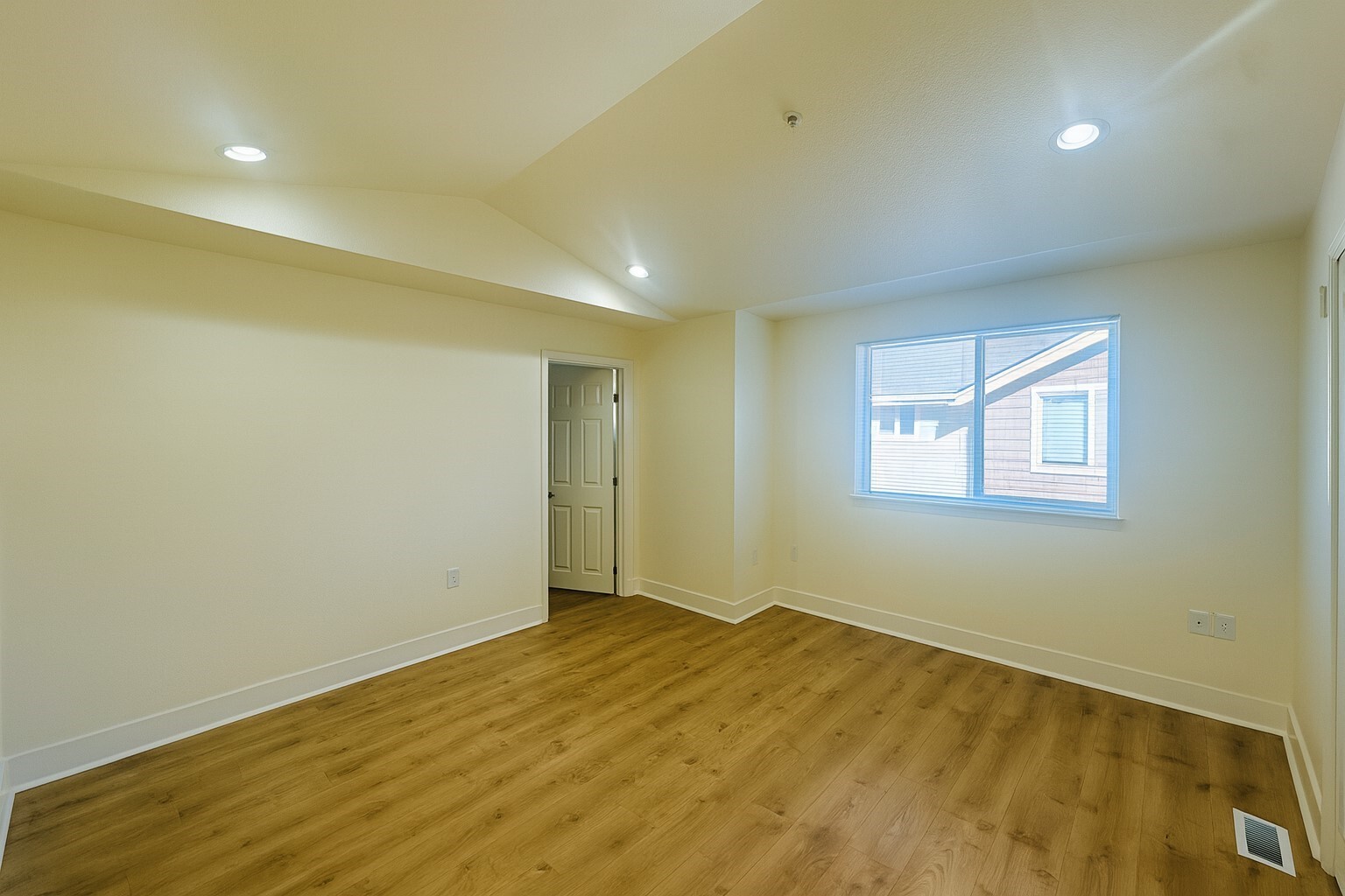 978 Edmonds Avenue F Property Photo 23