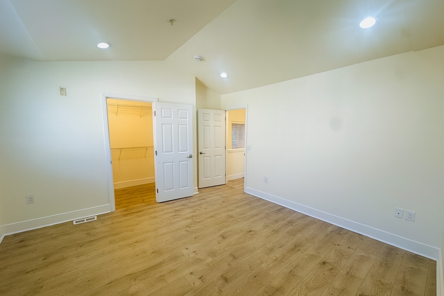 978 Edmonds Avenue F Property Photo 24