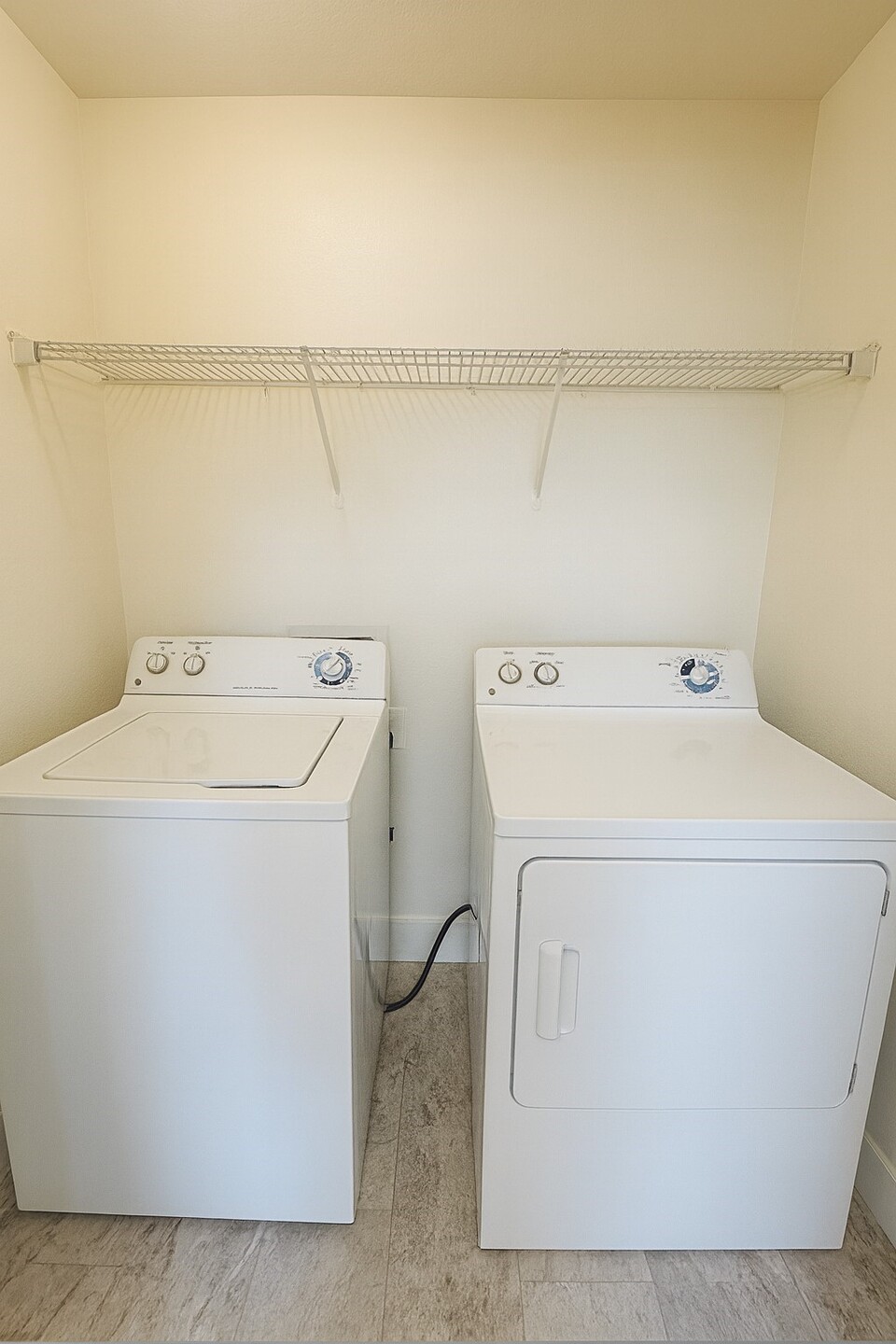978 Edmonds Avenue F Property Photo 25