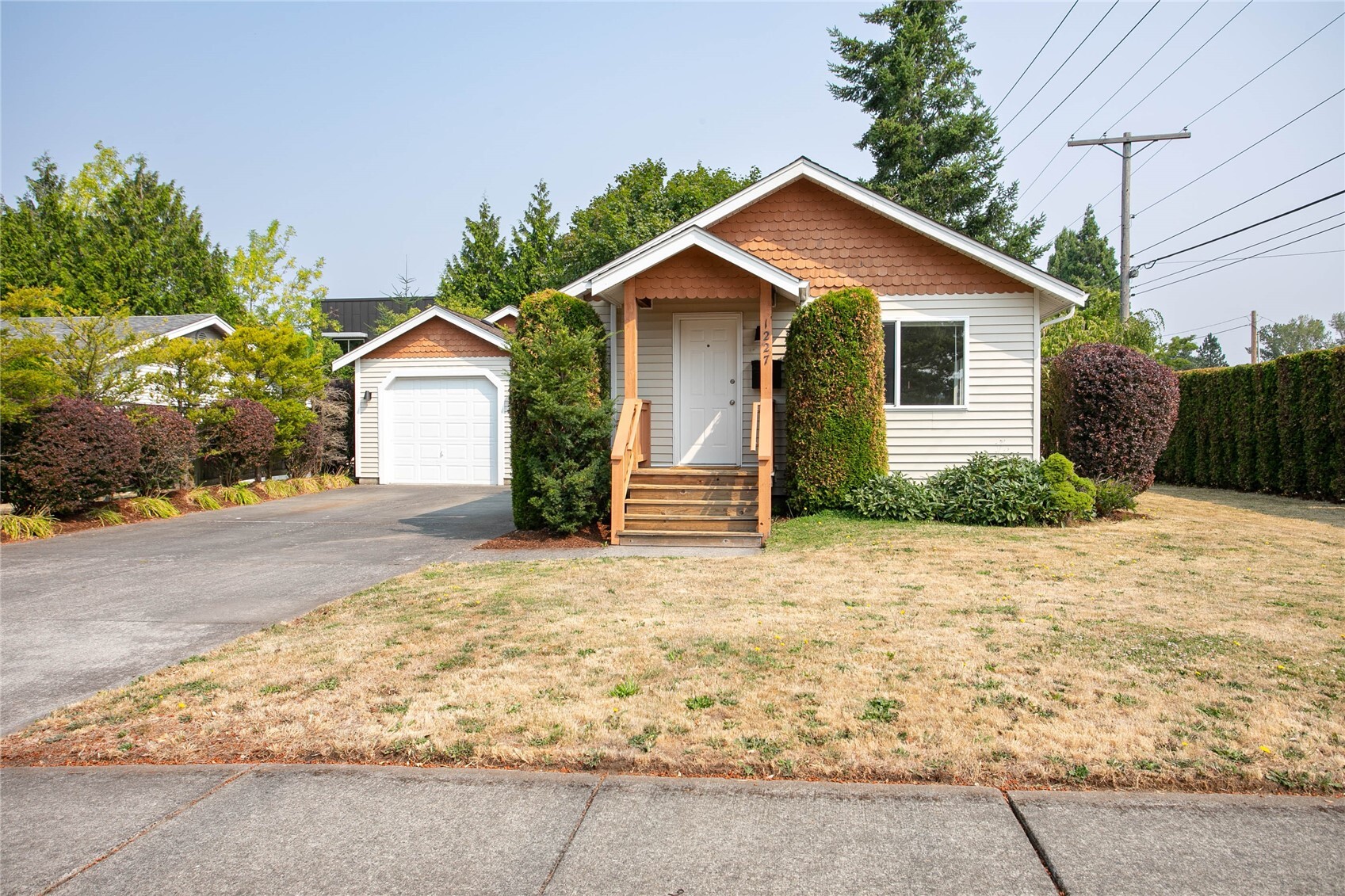 1227 E Indiana Street Property Photo 3