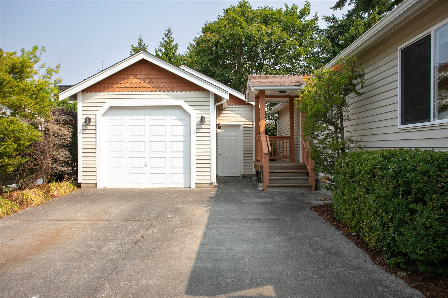 1227 E Indiana Street Property Photo 24