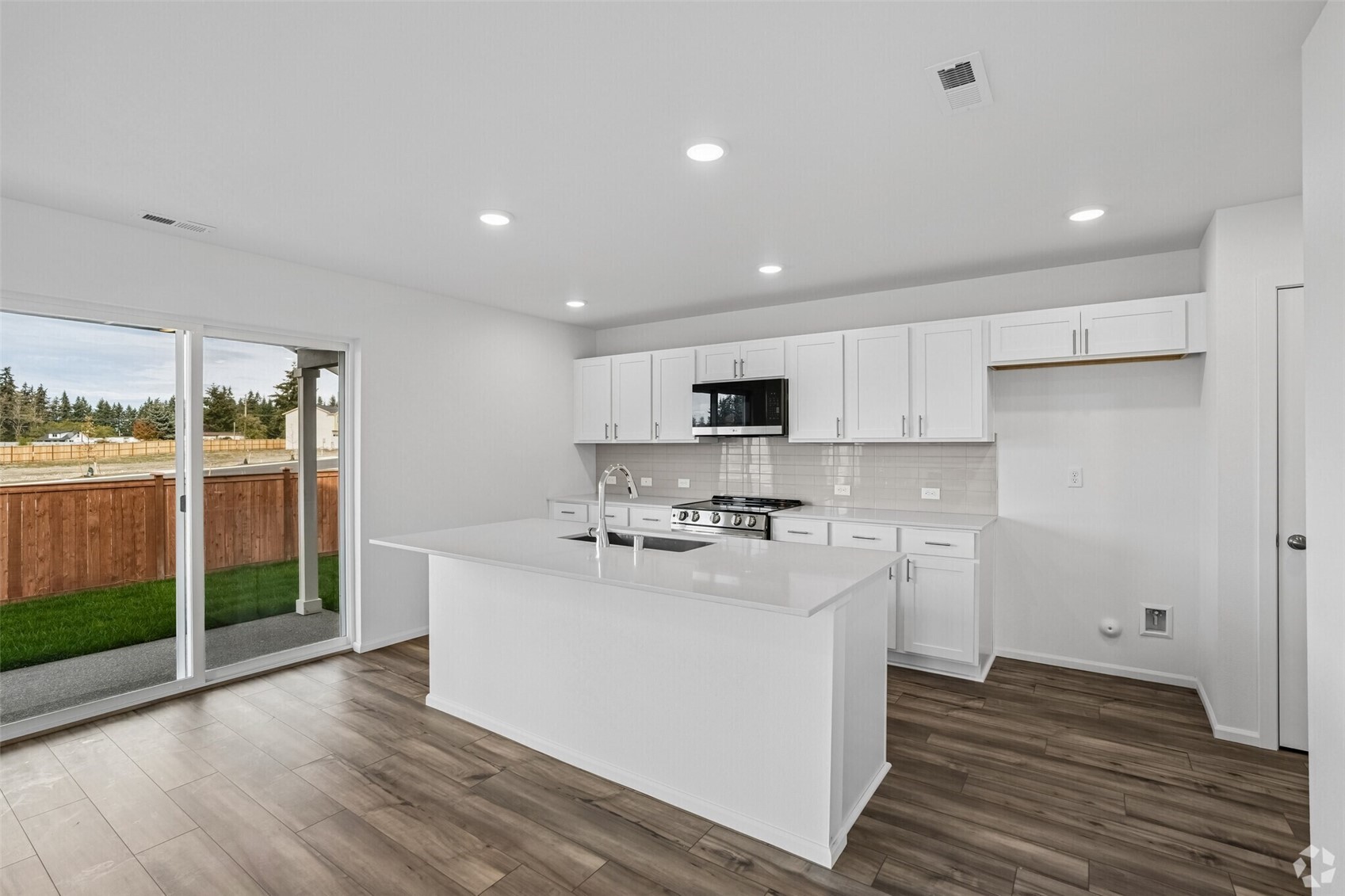 9939 Ferns Loop Property Photo 9