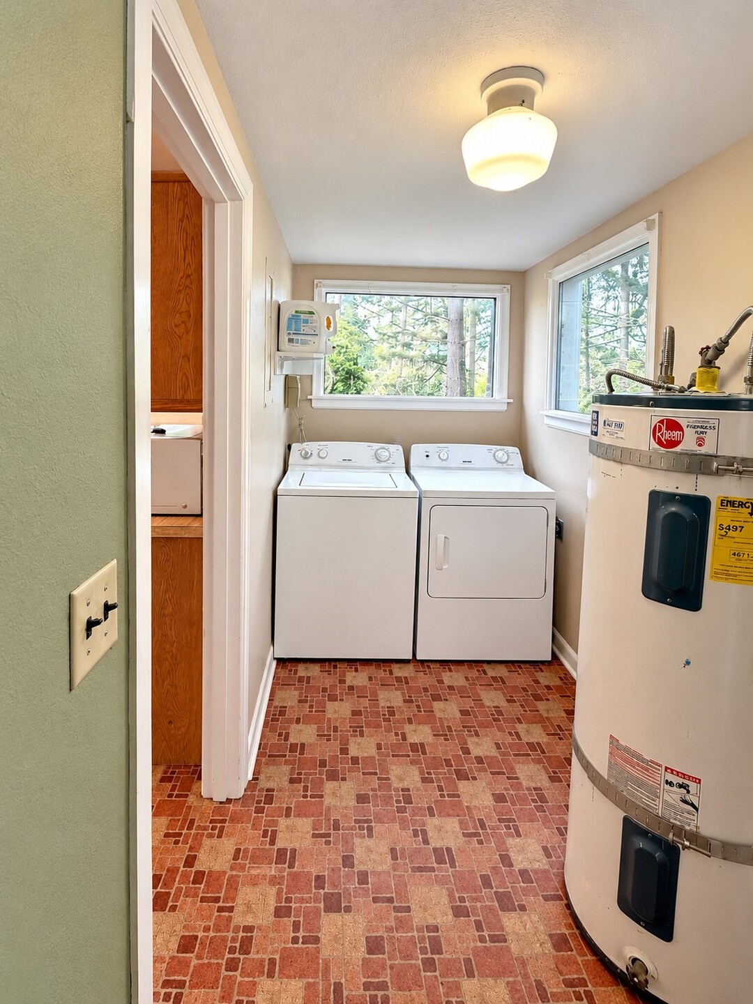 8727 Moreland Avenue Property Photo 6