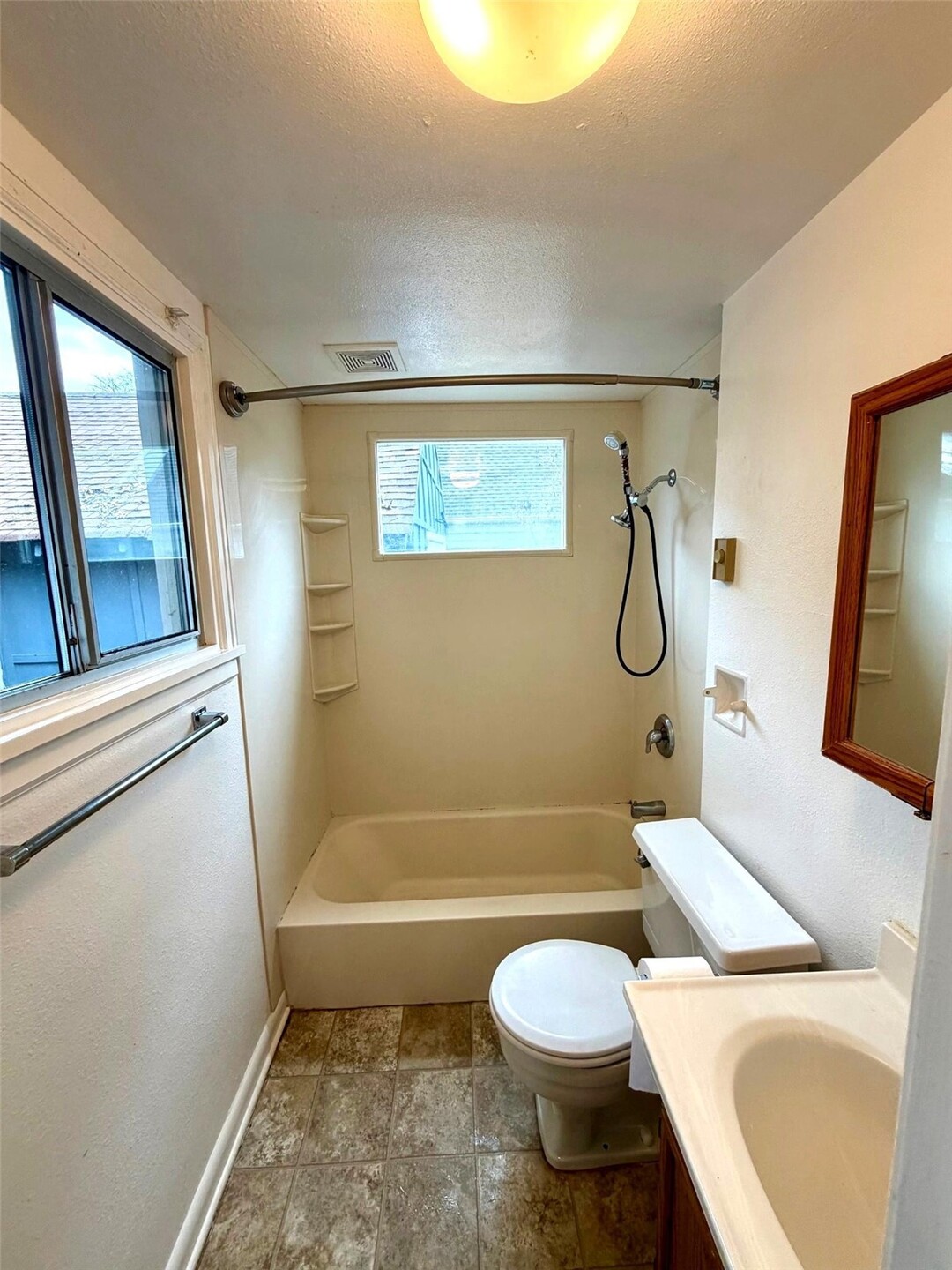 8727 Moreland Avenue Property Photo 8