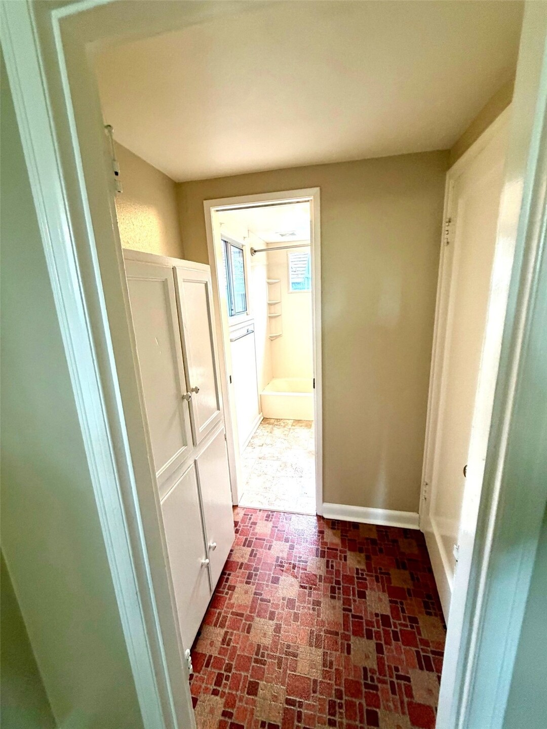 8727 Moreland Avenue Property Photo 9